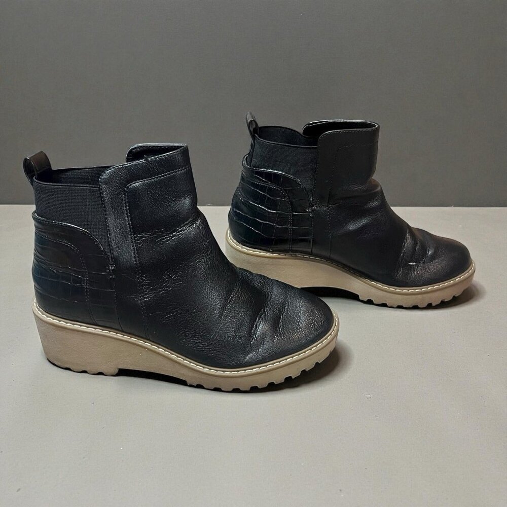 Dolce Vita Wedge Boots Rielle Size 9.5 Black Lug Sole Chelsea Pull On Booties